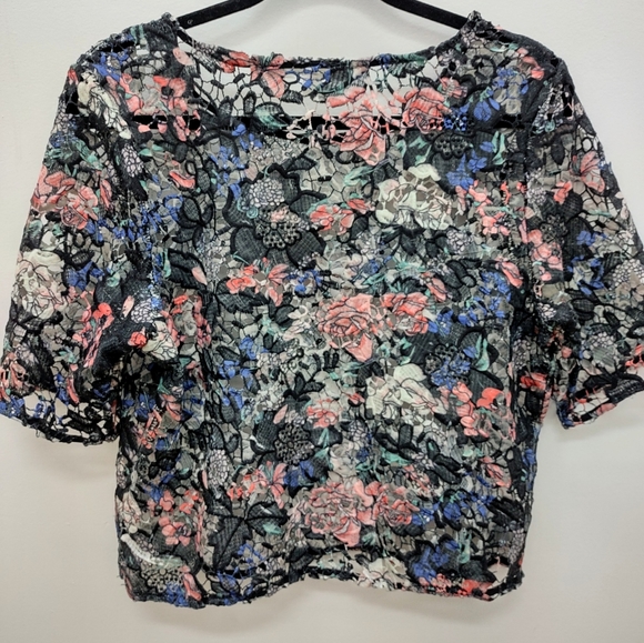 Lace Flower Top Size M/L - Picture 3 of 6